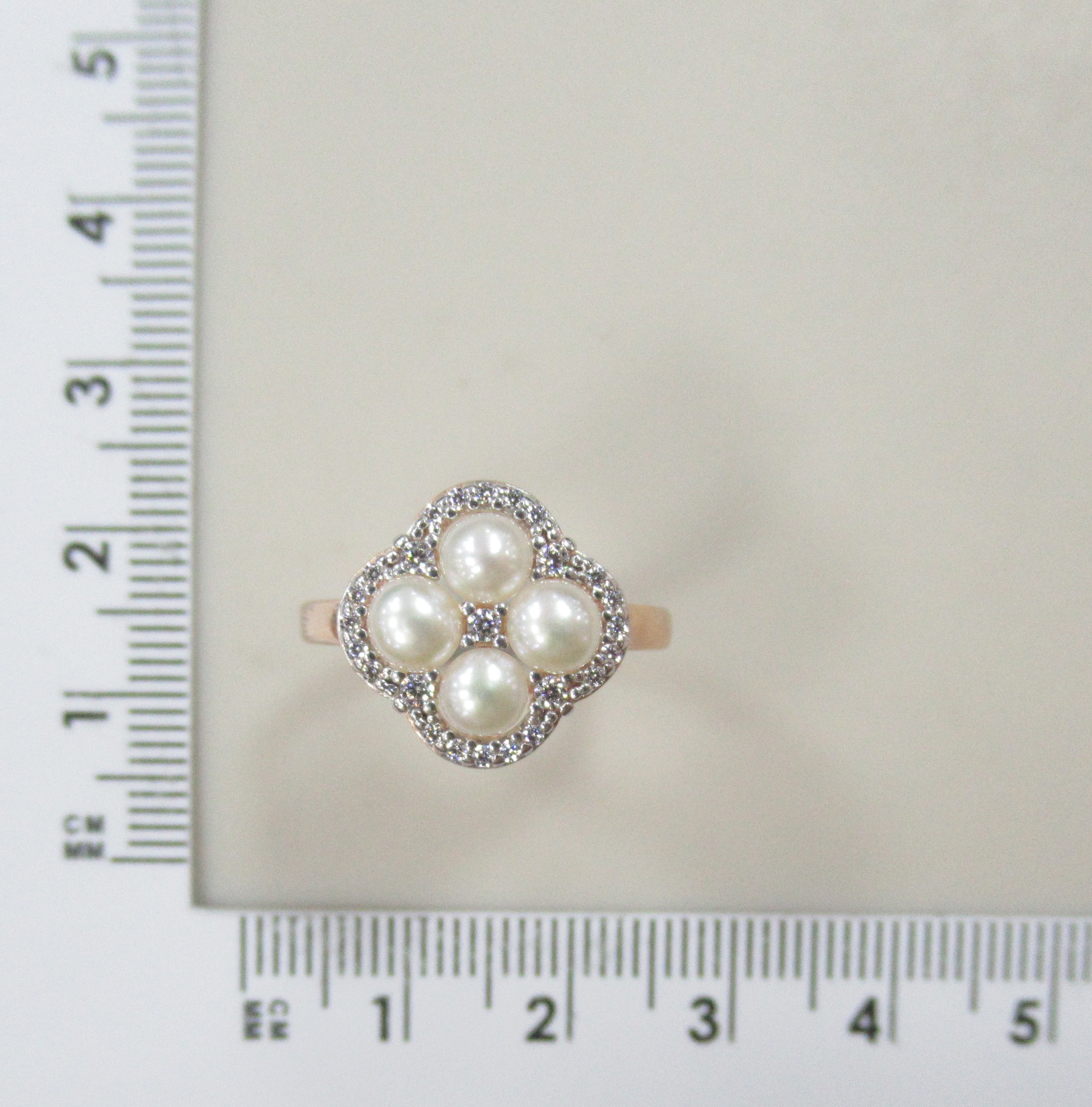 Серебряное кольцо с жемчугом "Клевер"